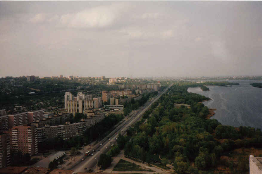 This is taken from one of the 28 story buildings in Pobedi - Dnepr looking towards the Center of the City.
Michael  Cox
25 Feb 2004