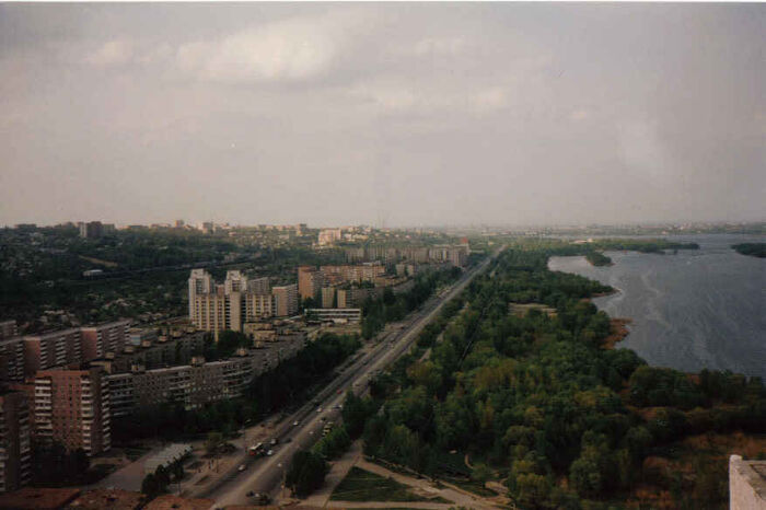This is taken from one of the 28 story buildings in Pobedi - Dnepr looking towards the Center of the City.
Michael  Cox
25 Feb 2004