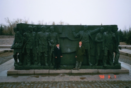 Elder Christensen and Yura Martynenko in Gorlovka.  This is one of several sculpture panels that are part of a war memorial there.
Bryce  Christensen
15 Nov 2004