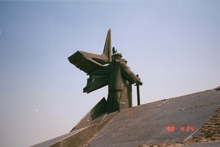 Rear view of the Donbass liberators monument.
Bryce  Christensen
15 Nov 2004