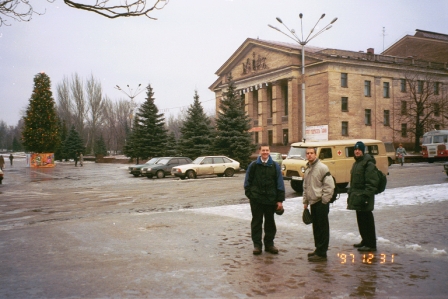 Elders Cramer, Widing and Yoder admire Makeyevka's holiday tree.
Bryce  Christensen
15 Nov 2004