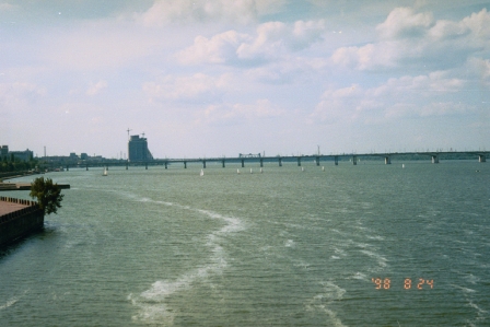 Sailboats on Dnepr river in Dnepropetrovsk.
Bryce  Christensen
15 Nov 2004