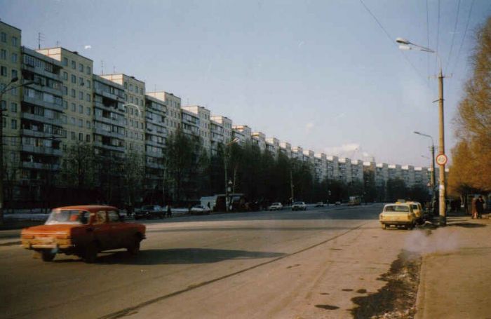 The main street in Pobedi, Dnepr.  The buildings are connected for almost the entire length.
Michael  Cox
25 Feb 2004