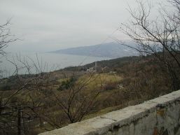 Road out of mountains down to Yalta
David  McQueen
11 Nov 2004