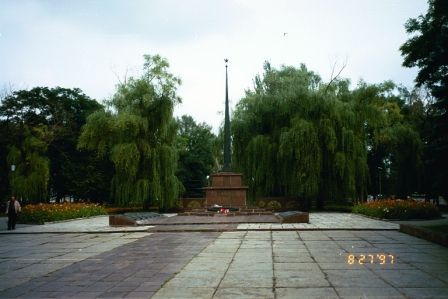 War memorial in cental Makeyevka
Bryce  Christensen
15 Nov 2004