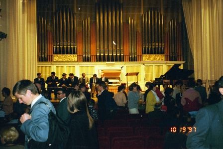 Crowd gathering for District Conference in the Donetsk Philharmonic concert hall.
Bryce  Christensen
15 Nov 2004