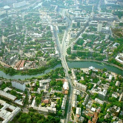 Moscow avenue going into center Kharkov
David  McQueen
25 Jan 2006