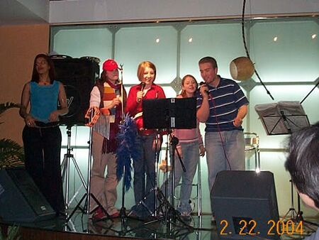 Aquim estou na China em um restaurant brasileiro.  Estamos cantando uma cancao de Estevie Wonder.  Ate logo.
J. Mark  Bangerter
21 Mar 2004