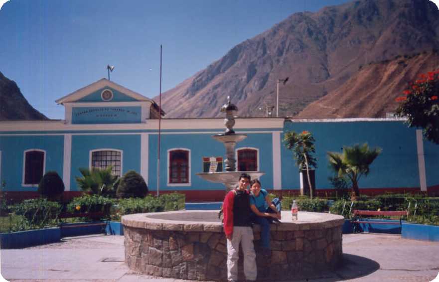 Mi novia y yo... de campamento en las afueras de Lima.
My Fiancée and I... camping in the outskirts of Lima.
Qoqui  Serrano
27 Jun 2004