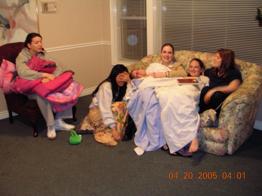 Saying good bye to Sisters going home...  :(
Karolina  Hauck
31 Aug 2005