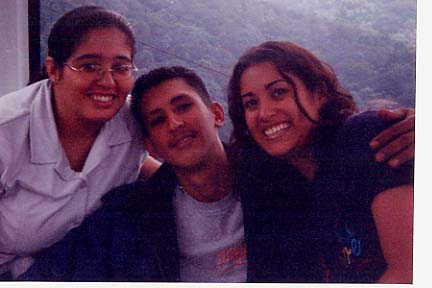 Subiendo en el Teleferico, con mis primitos.
saludos a todos y hasta la proxima...
Raquel Mercedes  Suarez Melendez
28 Oct 2002