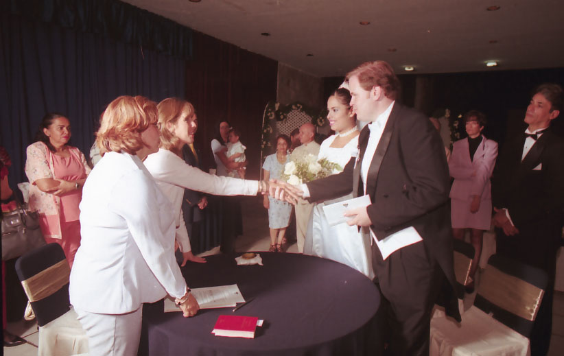 Ante la registro civil
Ivonne  Salvadores
05 Sep 2003