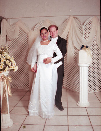 LA PAREJA
Ivonne  Salvadores
05 Sep 2003