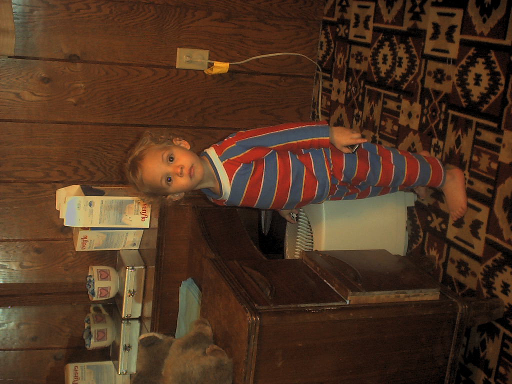 Mi Moroni chiquito de 20 meses
Moroni Graydon Burton
18 Dec 2003