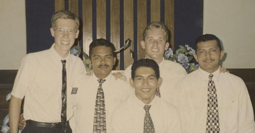 Aqui estamos en la capilla despes de un buatismo.
Daniel D. Wilson
17 Mar 2005