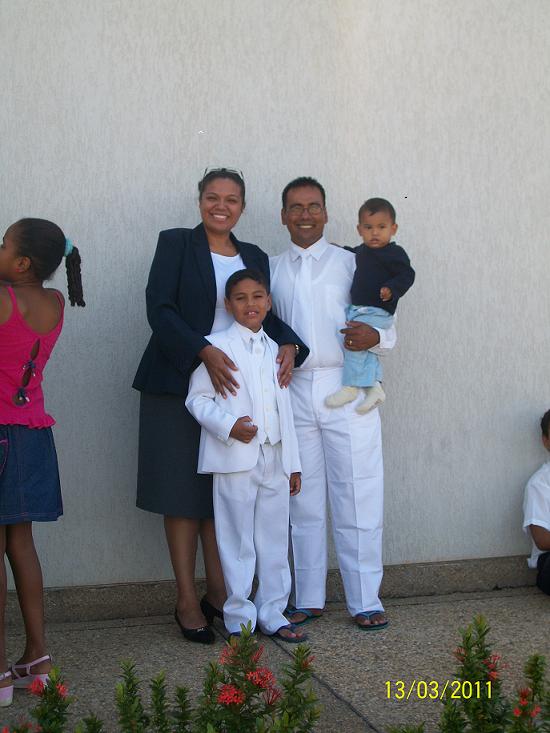 Aqui estamos nosotros  su familia: Mamá, Papá y hermanito Aaron.
Eugenio  Cedeño
14 Mar 2011