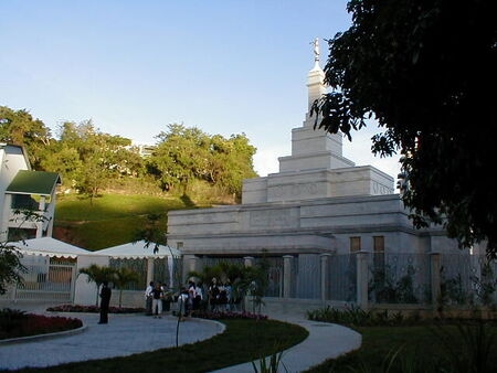 Photos taken by Brother Cheney, el caudillo in charge of the construction of the temple. Thanks to Alan Manning for sending these pictures to the webmaster.
Erin
18 Dec 2001