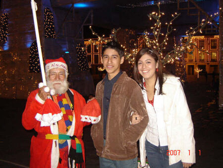 Foto con Santa de mis hijos Daniella y Daniel en Plaza Bolivar de Bogota
Daniel E. Zambrano
01 Apr 2007