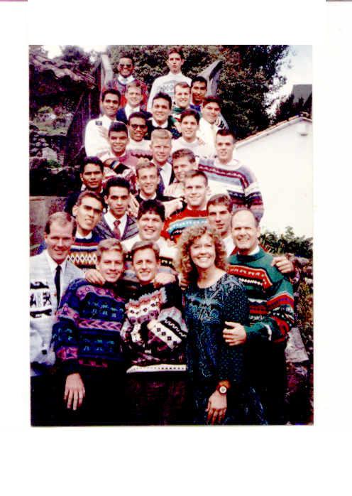 Esta fotografia de los lideres de zona, corresponde a una de las ultimas conefrencias de lideres de zona realizada en Merida con el Presidente Robert Lees.  Se llevo a cabo en el hotel Los frailes.
Jose Concepcion Raga Zambrano
19 Dec 2002