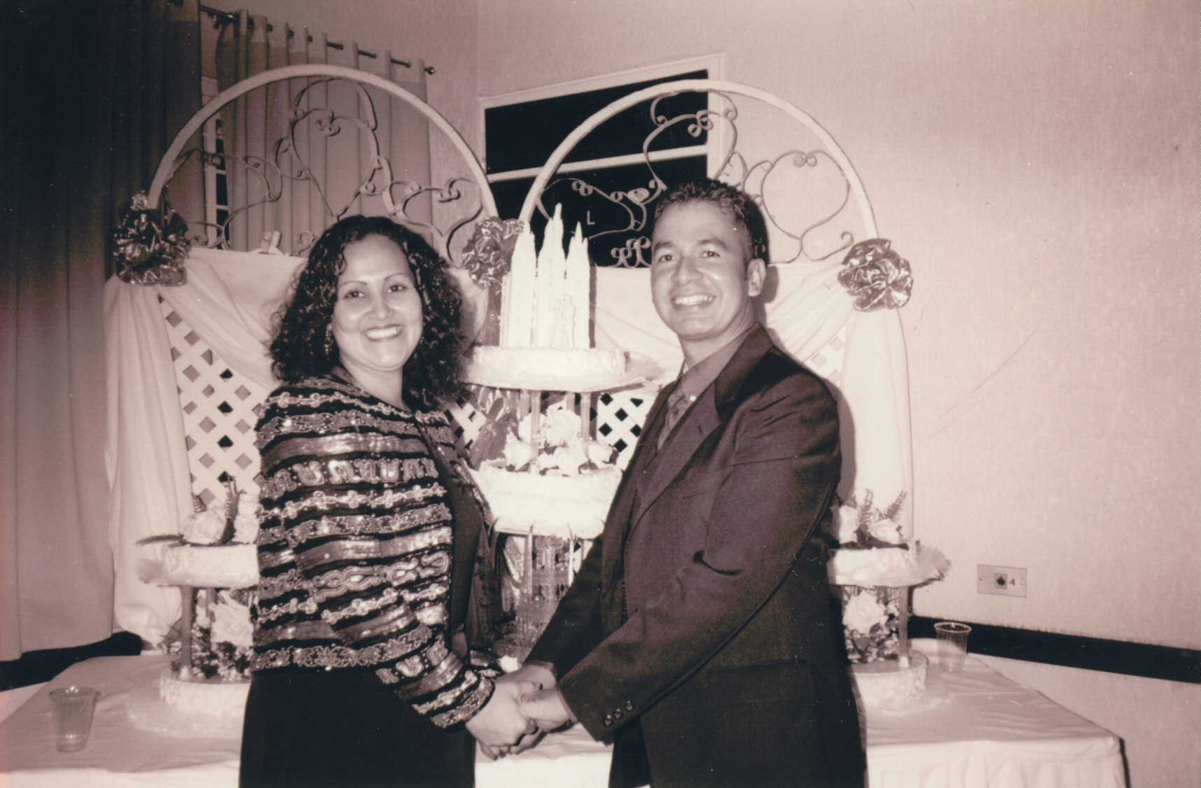 ESTAMOS FELICES,COMO ESPOSOS ETERNOS
Lisbeth Maria  de Hernandez
11 Jun 2003