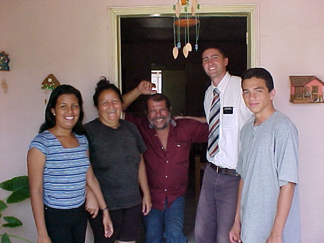 Una Familia escogida
Brian  Baker
03 Sep 2003