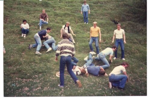 Paseo a las Porqueras, 84-85. Misioneros tomando un rato de diversion!!
Ginette Acevedo de Diaz
27 Oct 2003