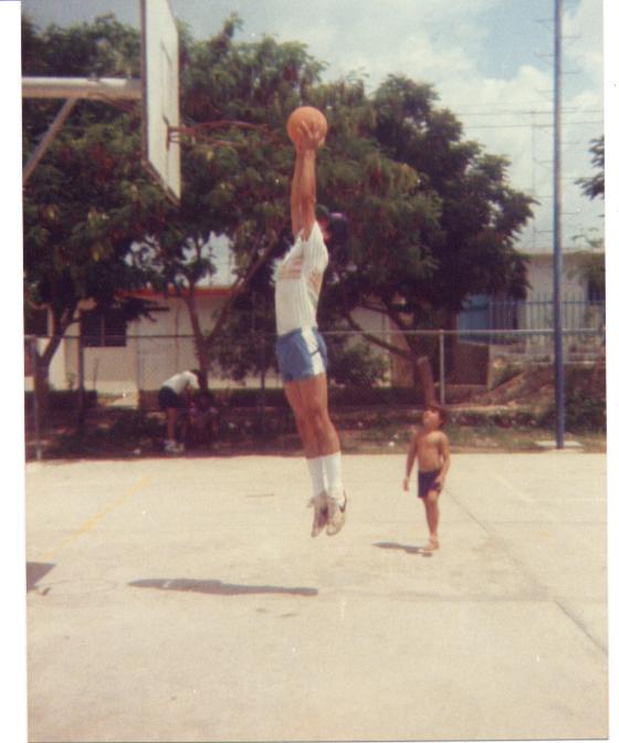 Quien dijo que blanco Venezolano no sabe saltar?? Elder Diaz.
Ginette Acevedo de Diaz
27 Oct 2003