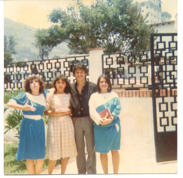 Yajaira Acevedo, Ginette Acevedo, Freddy, Dulce Helena Medina, en la capilla de Merida al final de una conferencia de Distrito.
Ginette Acevedo de Diaz
28 Oct 2003