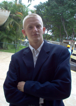 en el aeropuerto (24 Oct.2005)
Familia Padilla
01 Nov 2005