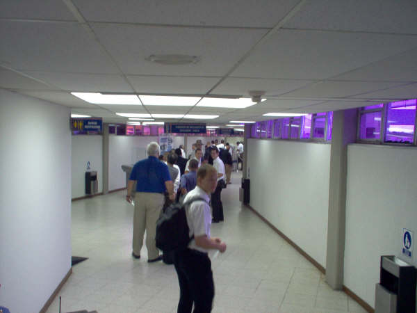 En cola para ir al avion (Oct.24,2005)
Familia Padilla
14 Nov 2005