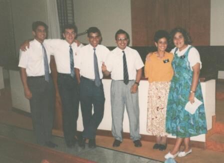 foto con elderes & hermanas
Victor Hugo  BRITO
05 Oct 2007