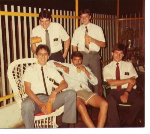 Elder Tincher, Ensing, Diaz y Karlinsey con un investigador
Ginette Acevedo de Diaz
27 Oct 2003