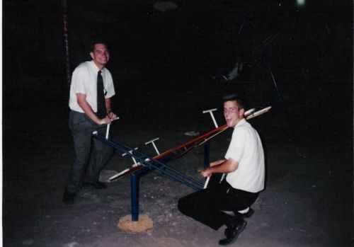 Elder bradshaw y yo jugando como siempre
Aaron Lee Spencer
23 May 2006