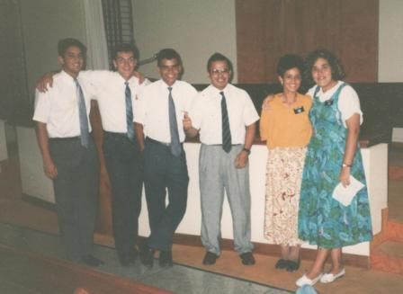 foto con elderes & hermanas
Victor Hugo  BRITO
05 Oct 2007