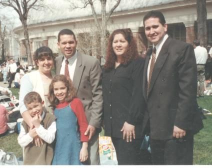 Rafael Viana y familia. Jose Luis Quevedo y esposa
Victor Hugo  BRITO
24 Jan 2008