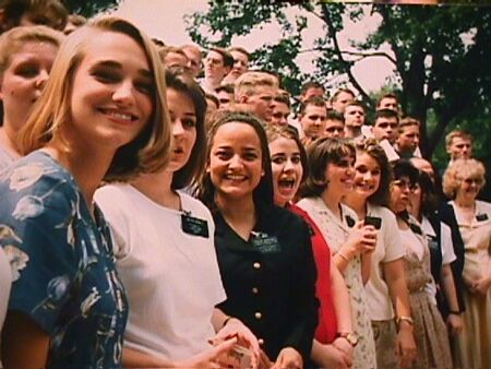 This is a view of the sisters getting ready for the mission picture at the temple 1997.
Andrea Dawn Allen
04 Jun 2006