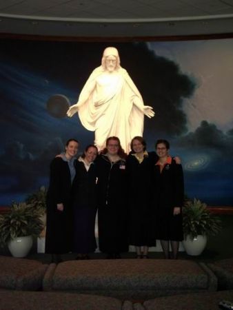 One last time at the VC before going home
Sisters L to R: Arnold, Scholes, Packer, Mason and Morris
Laura  Bromberger
05 Oct 2004