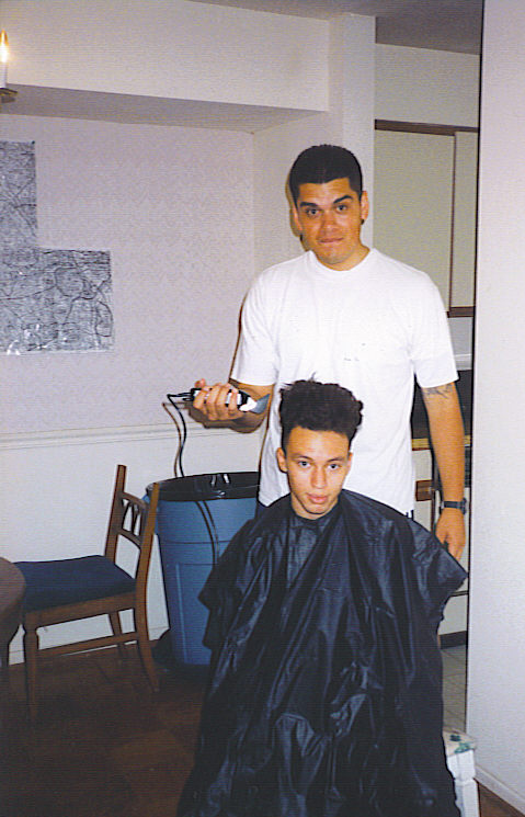 WHEN DID YOU LAST CUT YOUR HAIR?
FAM.VELASQUEZ KID(GETTING HAIR CUT)
E. MARISCAL (GIVING HAIR CUT)
Adalberto  Mariscal
16 Nov 2003