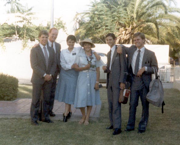 E. Greg Neher, E. Denton, Hnas. Castro y Pasko, E. Malzone y E. Gary Lewis
Gloria  Pasko
10 Jan 2003