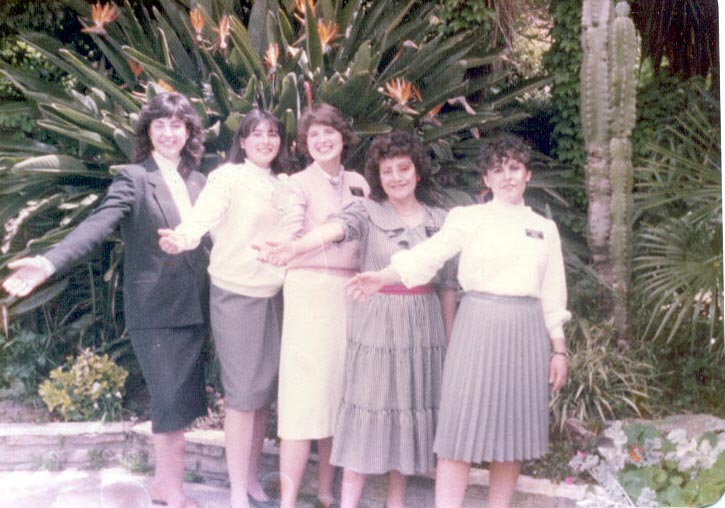 Hnas. Silvia Gazzoni, Pasko, Gretham, Elizabeth Ponce y Cristina Quintero
Gloria  Pasko
10 Jan 2003