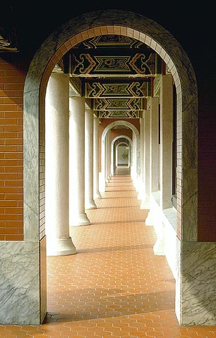 Taichung Architecture
Kim Burton Ashby
14 Mar 2002