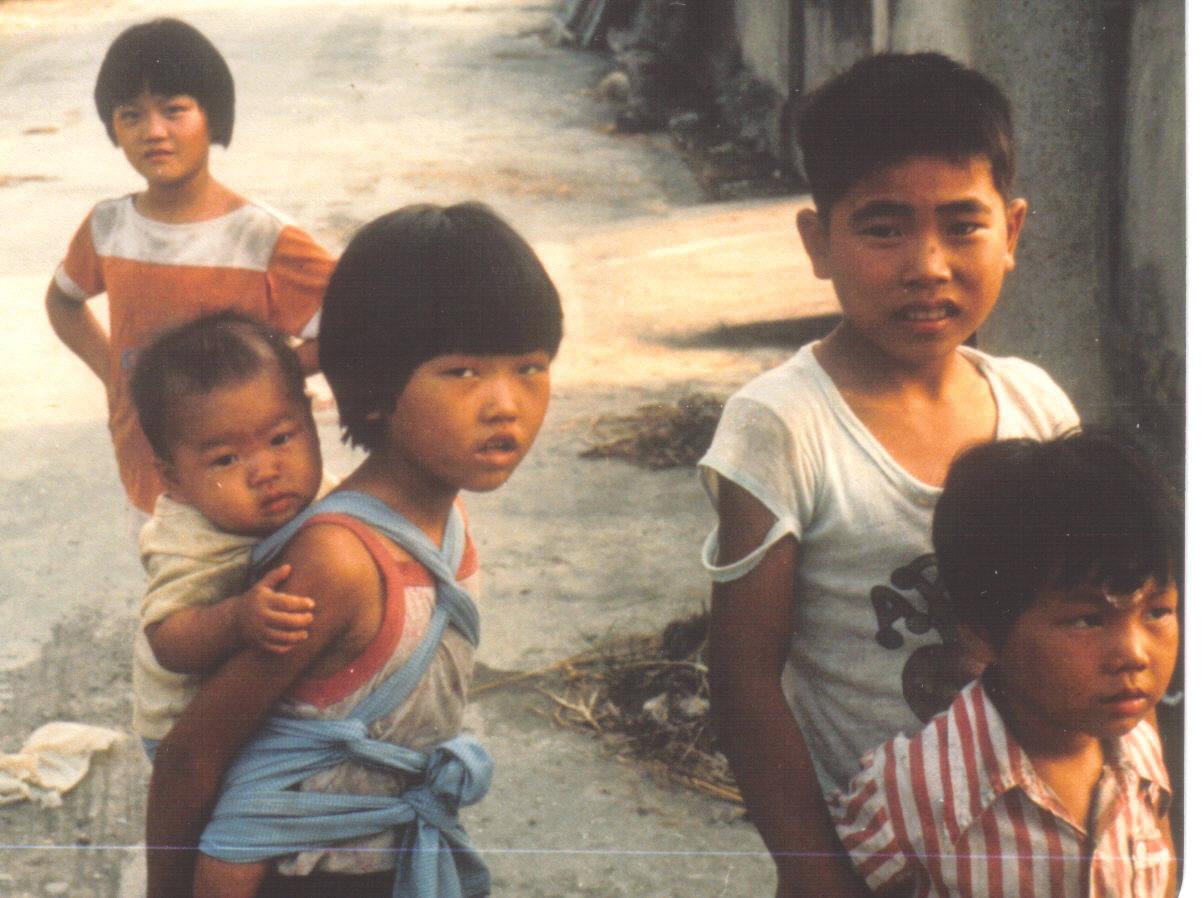 Some kids I ran into while tracting in 1980
Darryl  Simmons
10 Mar 2003