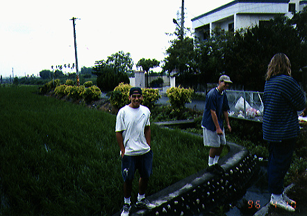 A service project that we did for a member in Shetou (southeast of Yuanlin).
Chad 孫耀威 Snelson
22 Jun 2003
